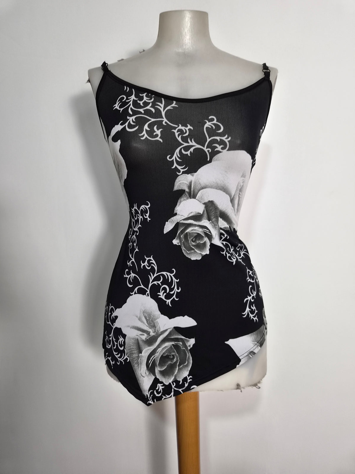 Haut asymétrique noir motif fleur