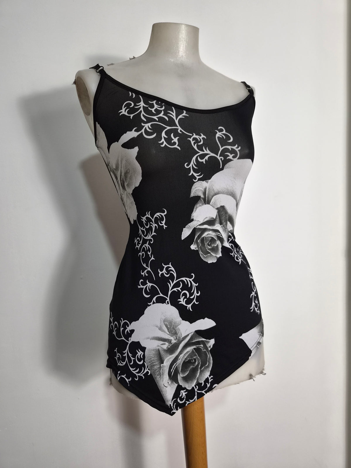 Haut asymétrique noir motif fleur