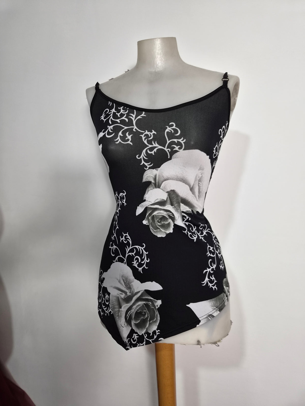 Haut asymétrique noir motif fleur