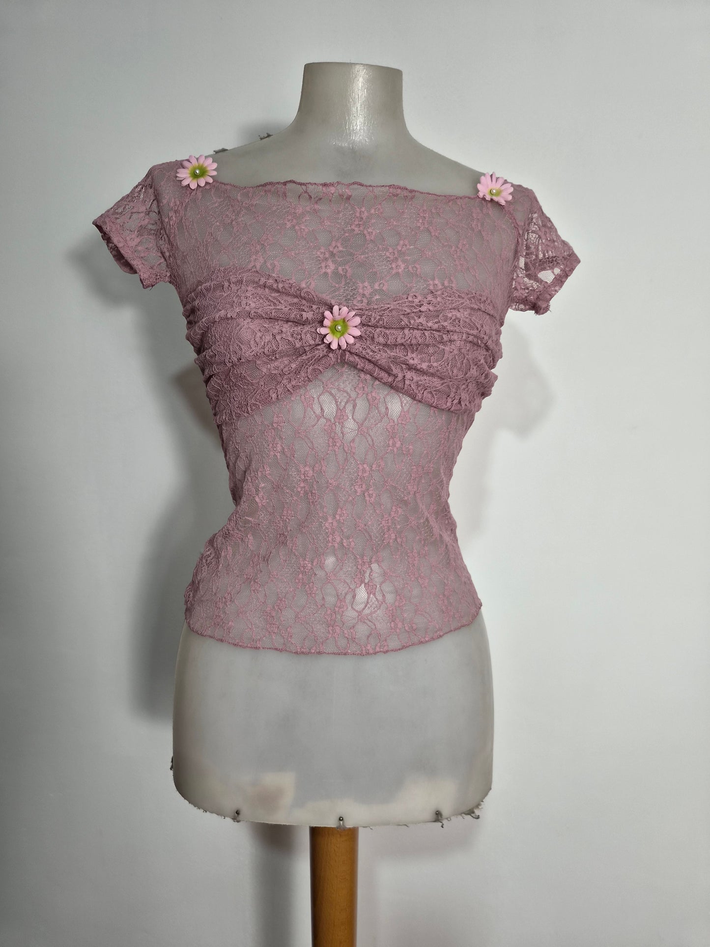 Haut en dentelle rose