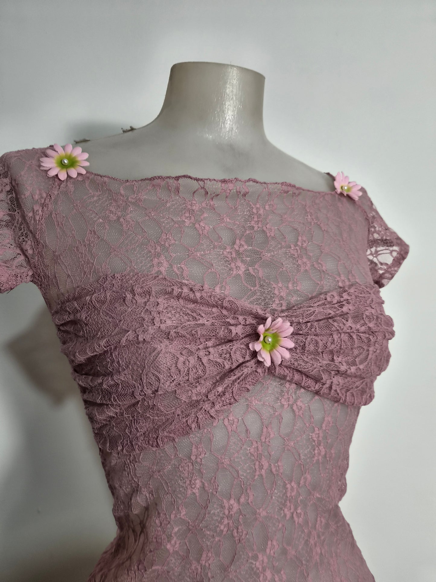 Haut en dentelle rose