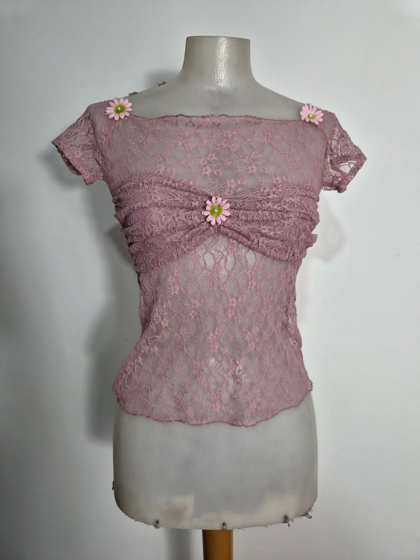 Haut en dentelle rose