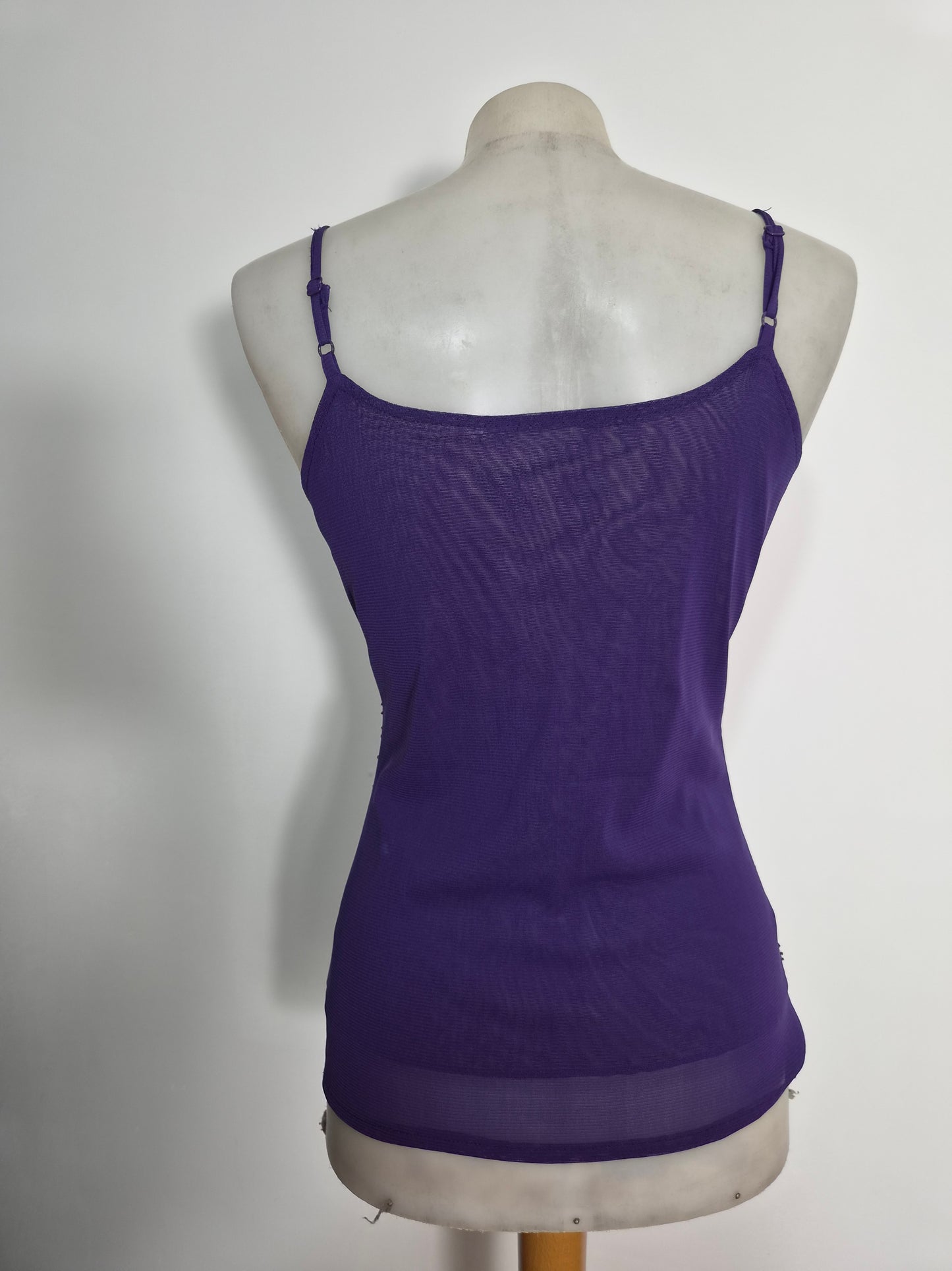 Haut violet brodé de perles