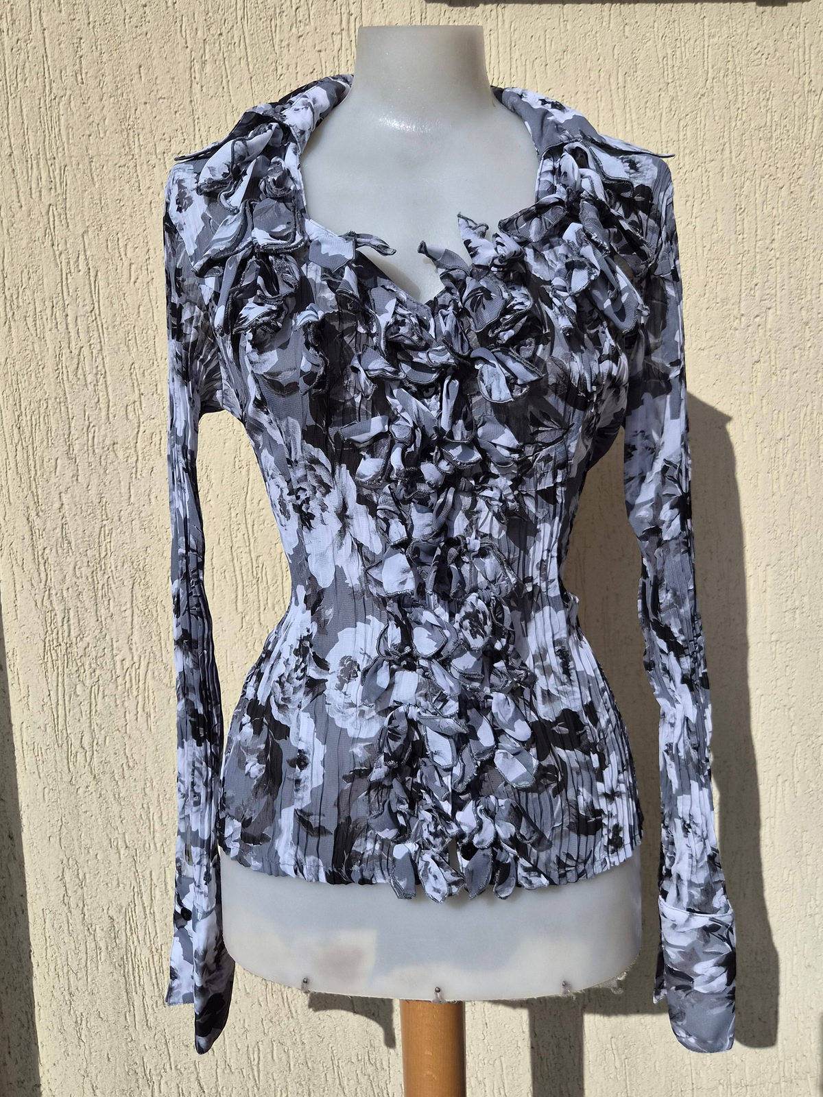 Grey-toned ruffled blouse