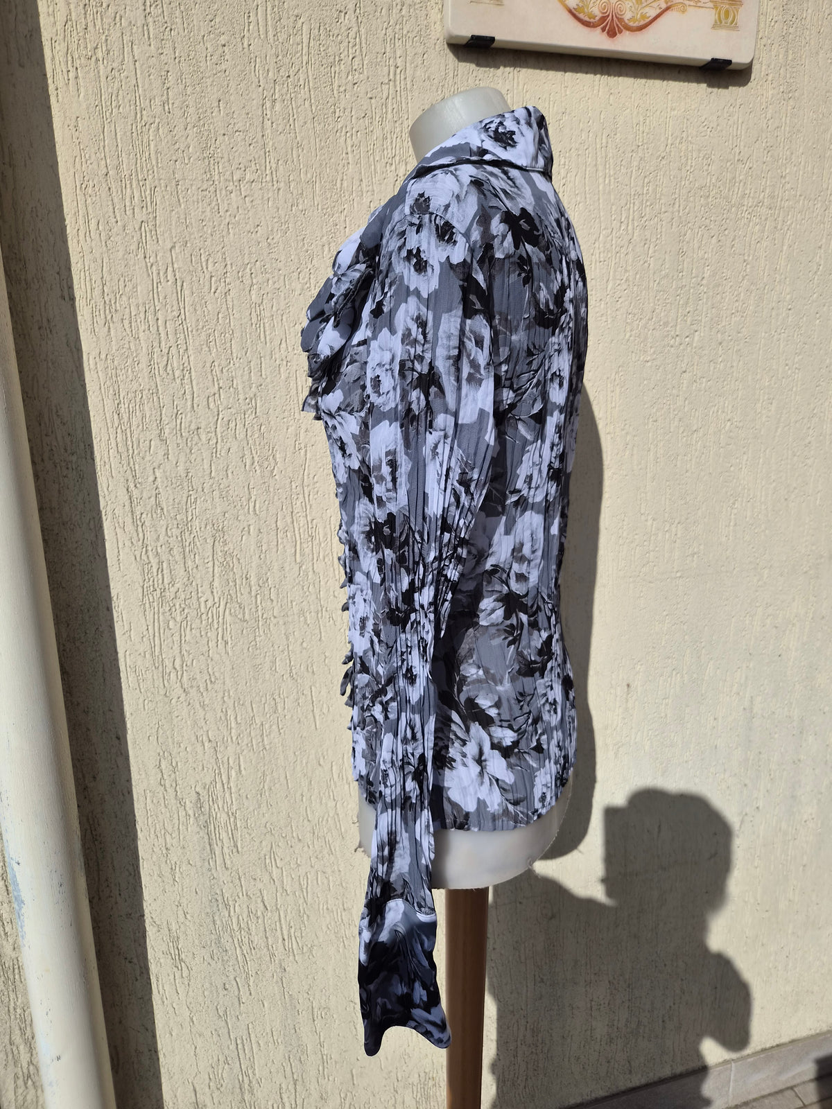 Grey-toned ruffled blouse
