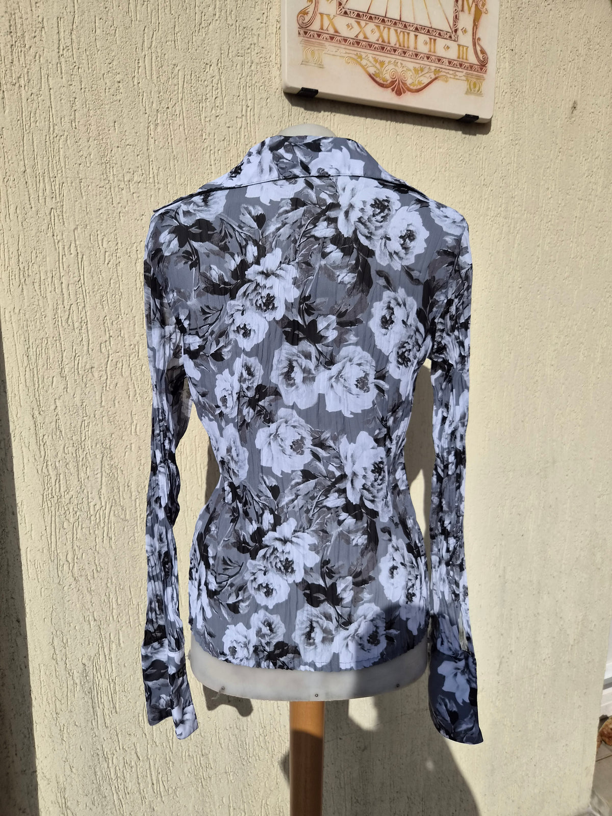 Grey-toned ruffled blouse