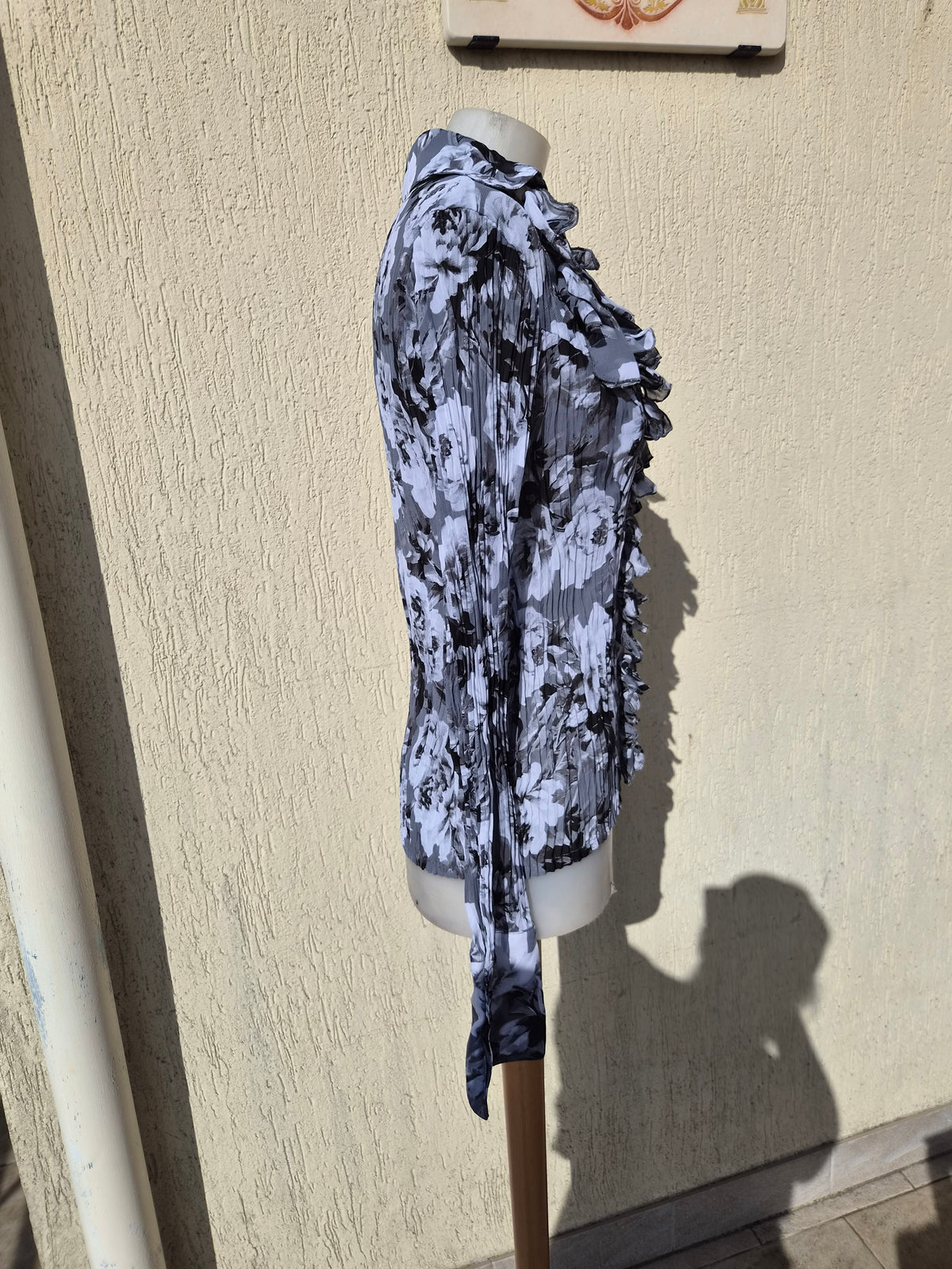 Grey-toned ruffled blouse