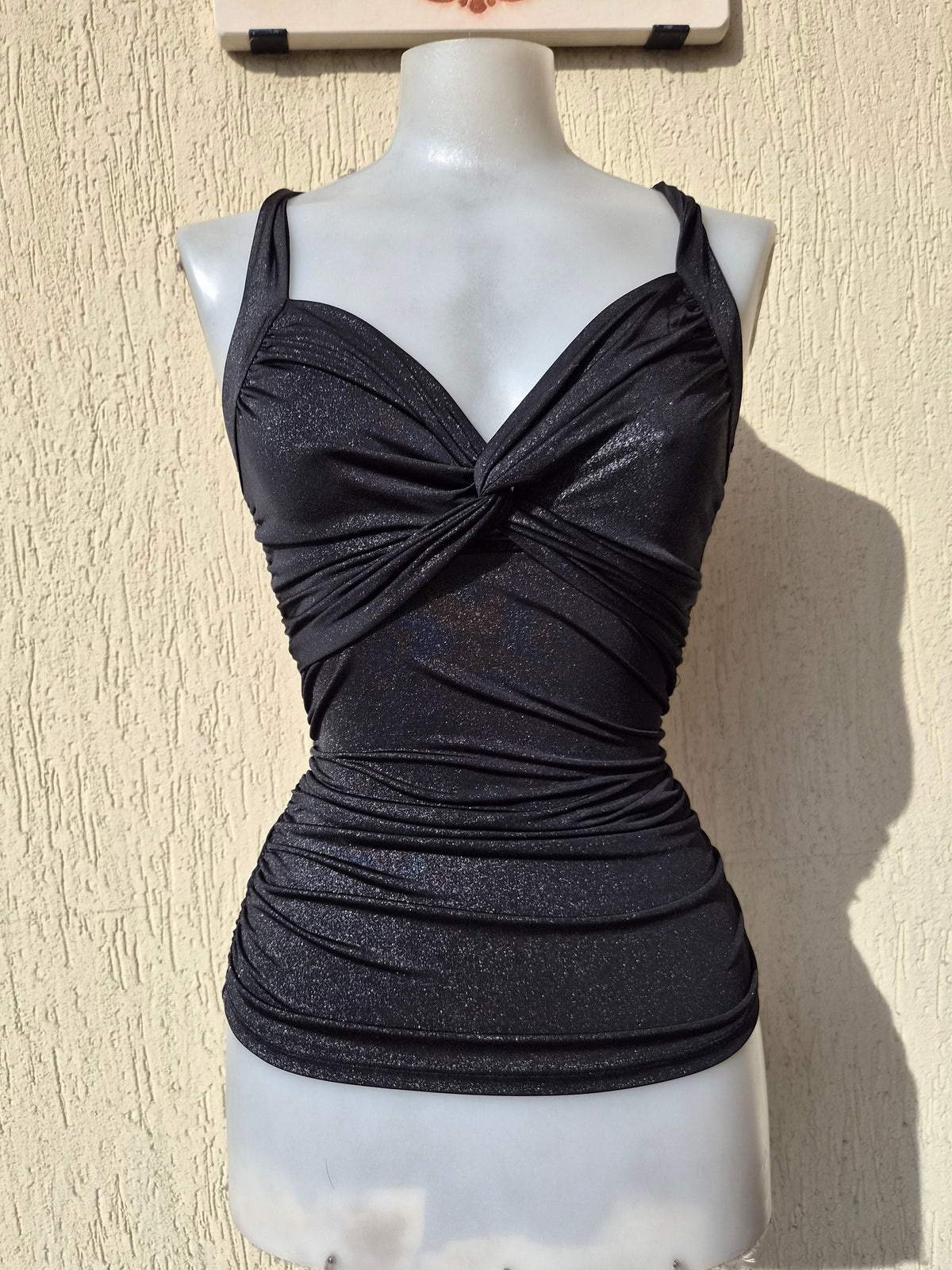 Haut noir à strass