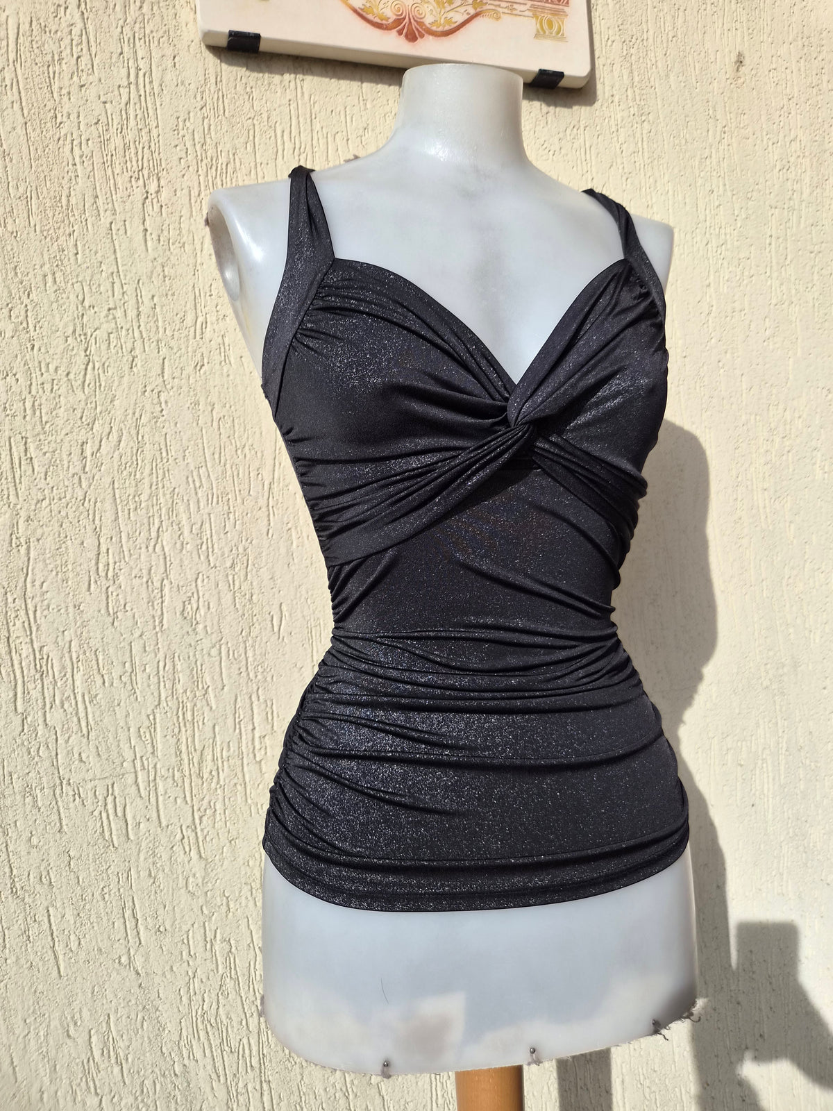 Haut noir à strass