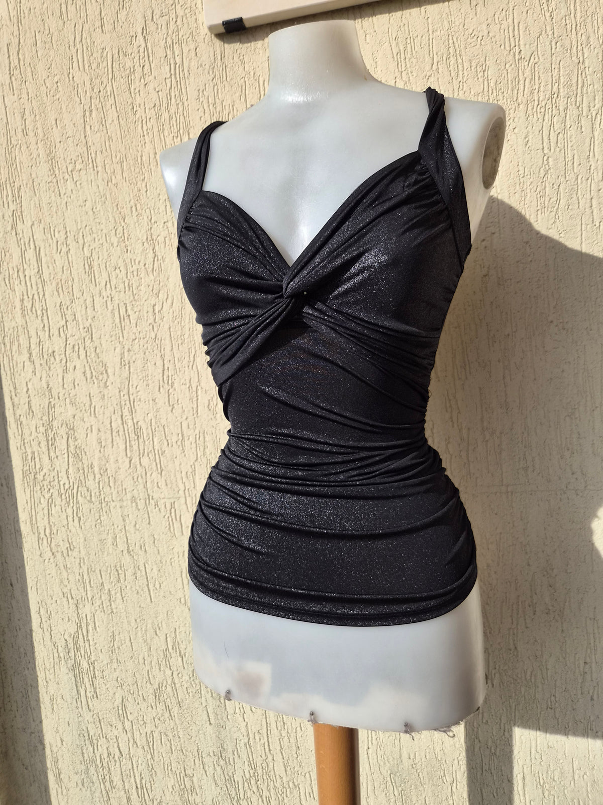 Haut noir à strass