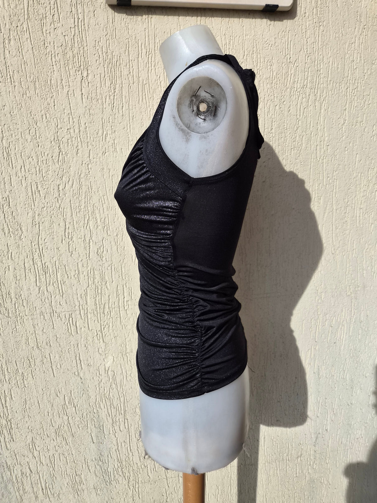 Haut noir à strass