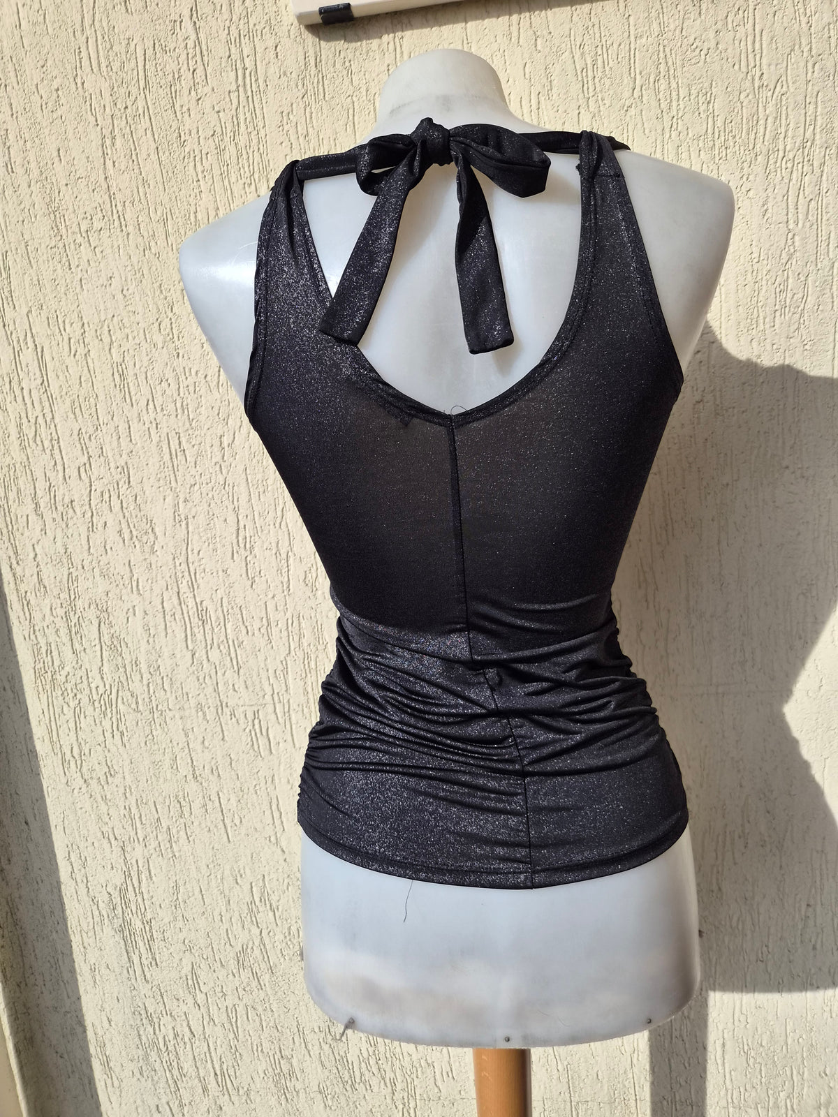Haut noir à strass