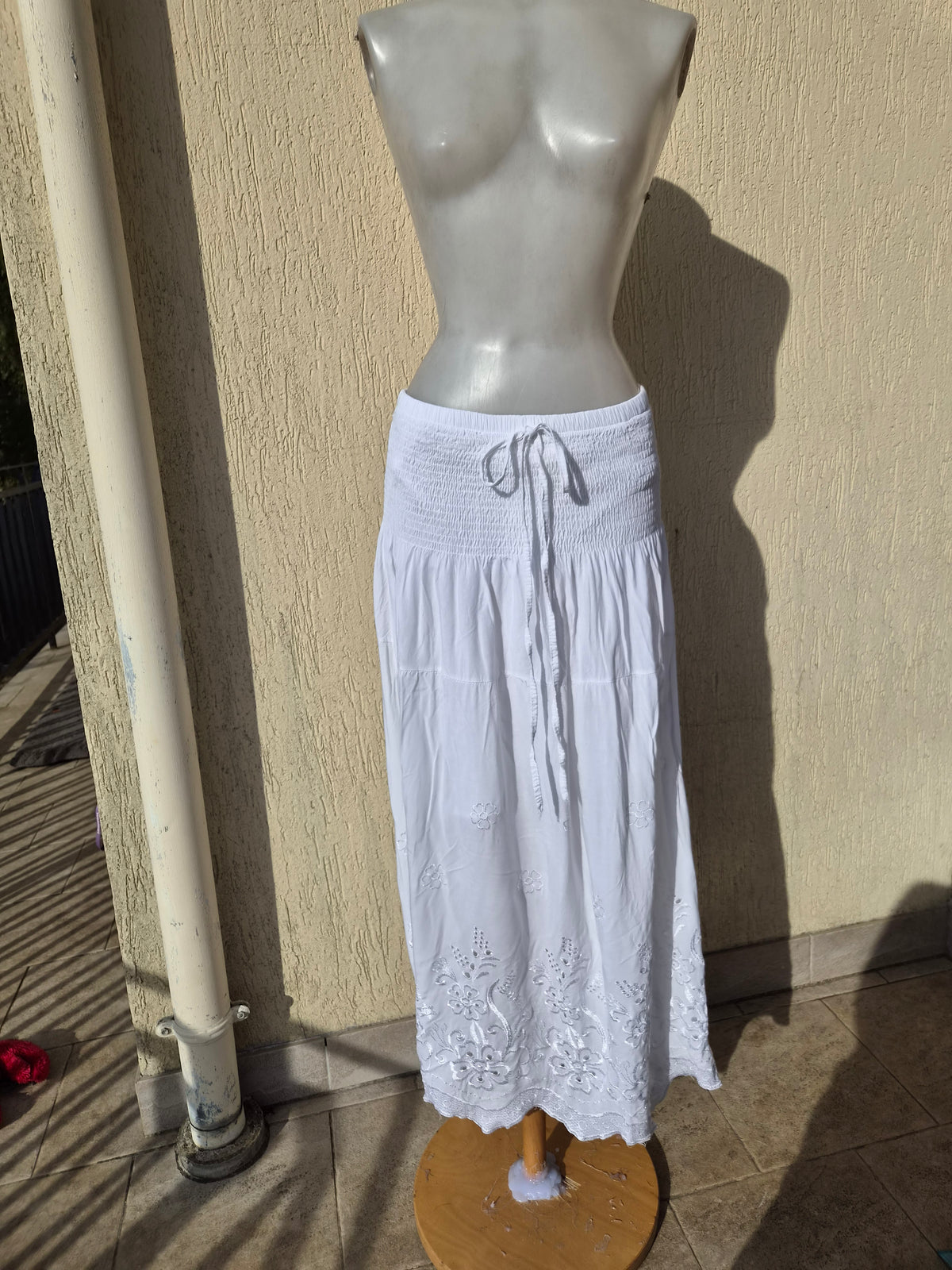 Longue jupe blanche