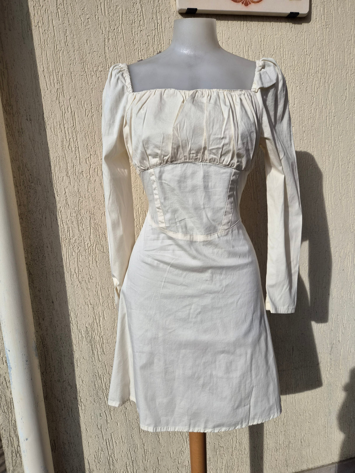 Robe cintrée crème