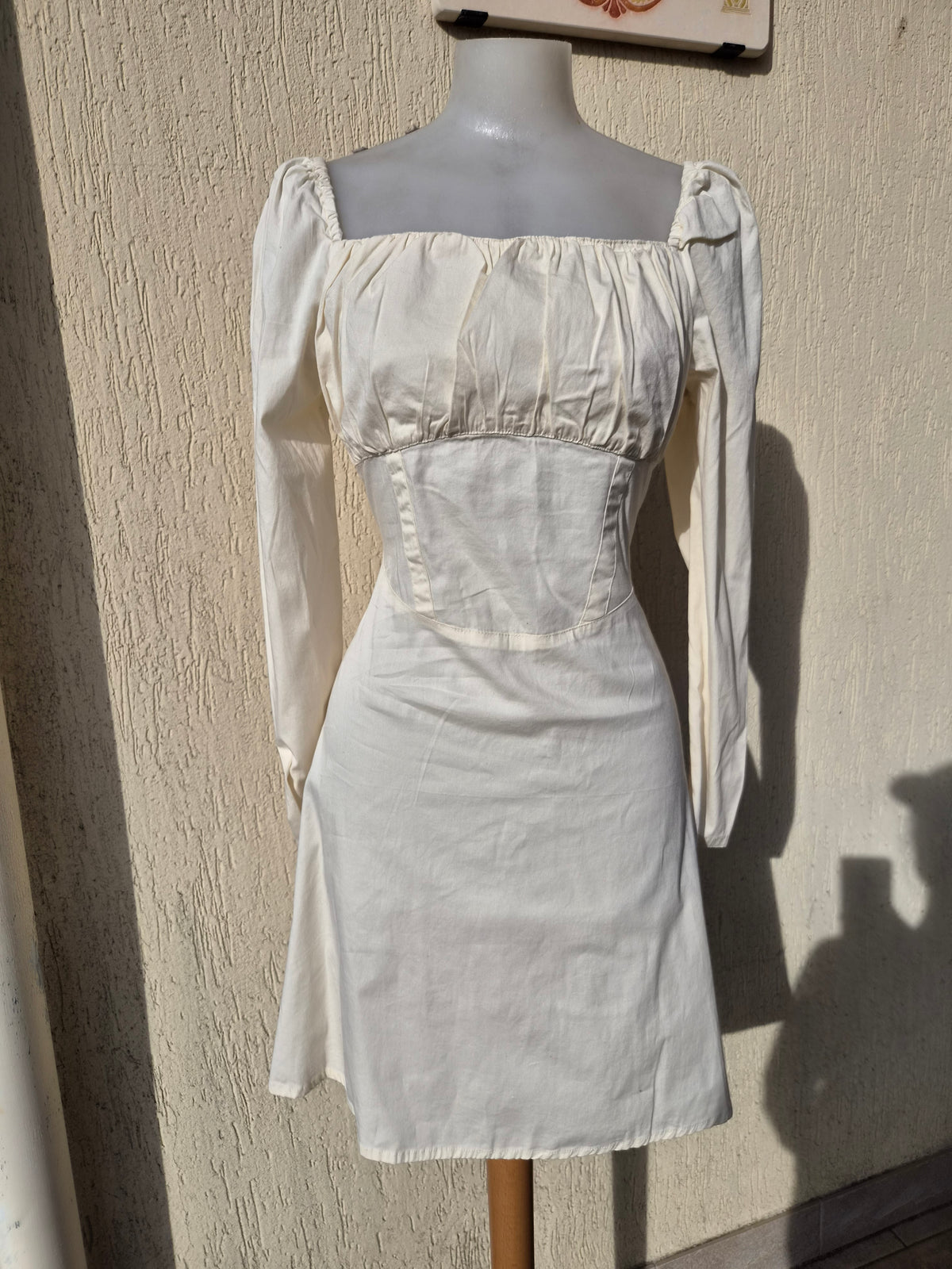 Robe cintrée crème