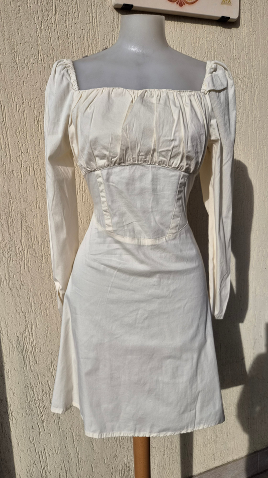 Robe cintrée crème