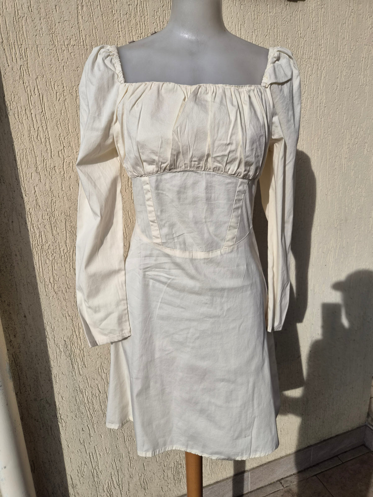 Robe cintrée crème