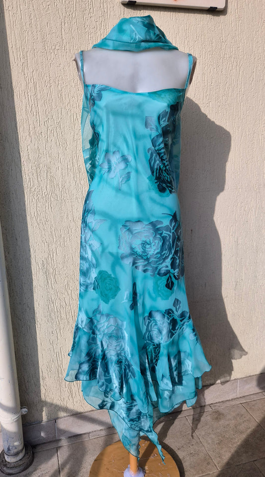 Robe florale bleue