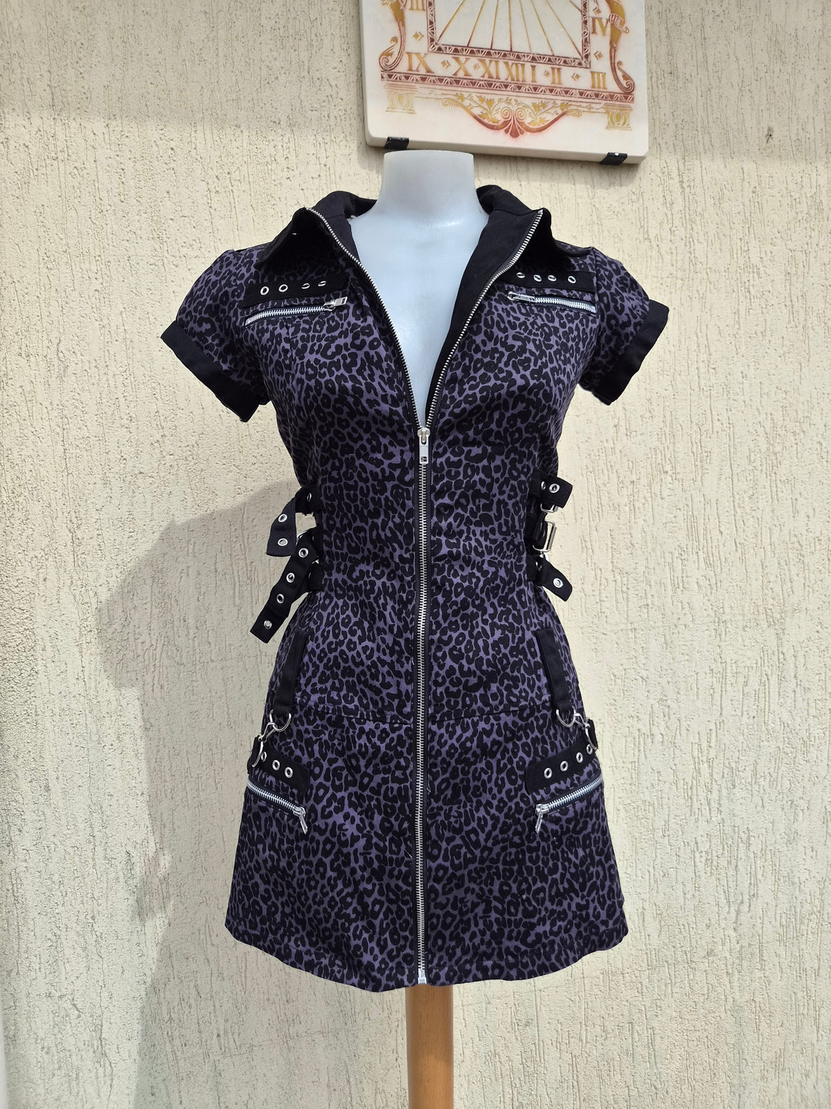 Robe léopard détails sangles