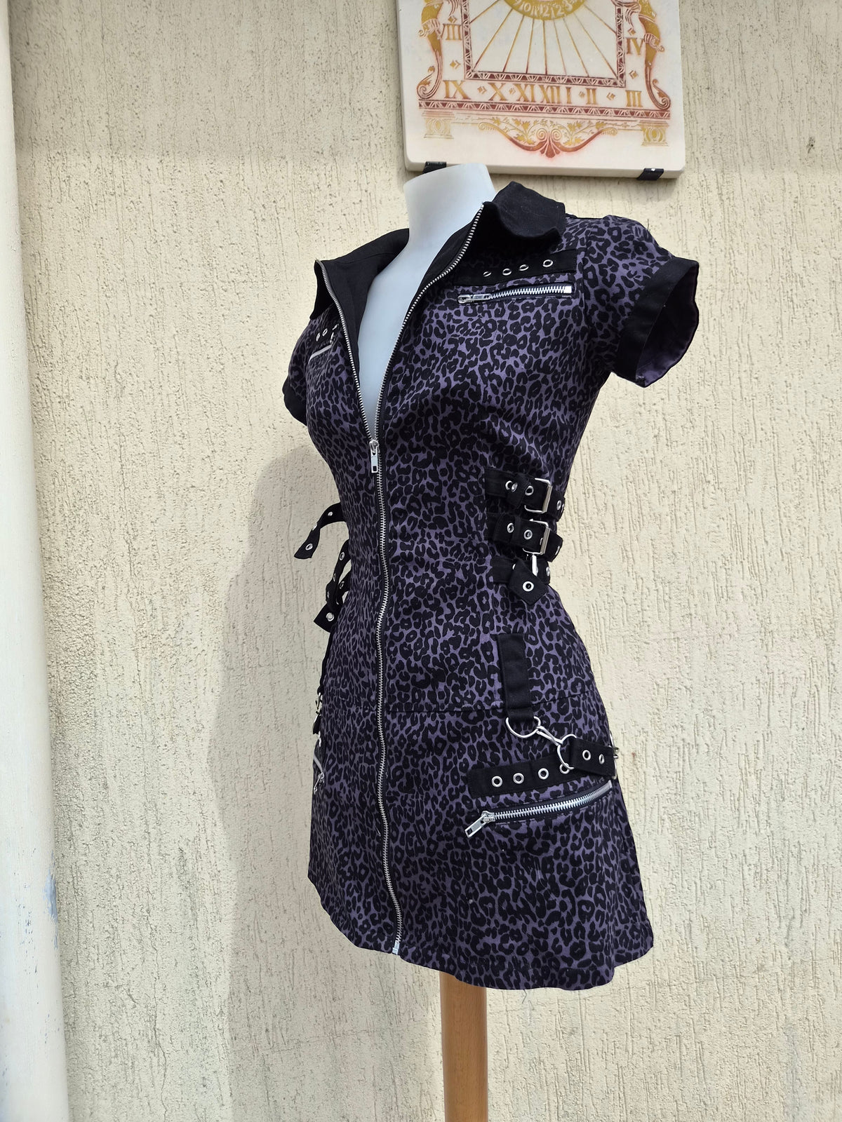 Robe léopard détails sangles