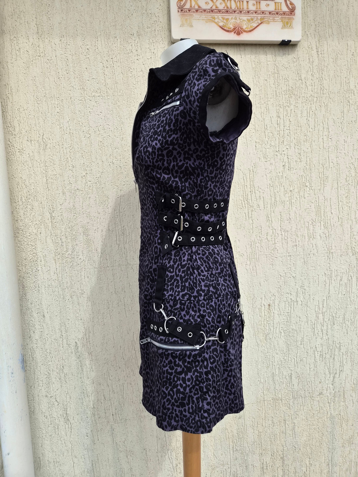 Robe léopard détails sangles