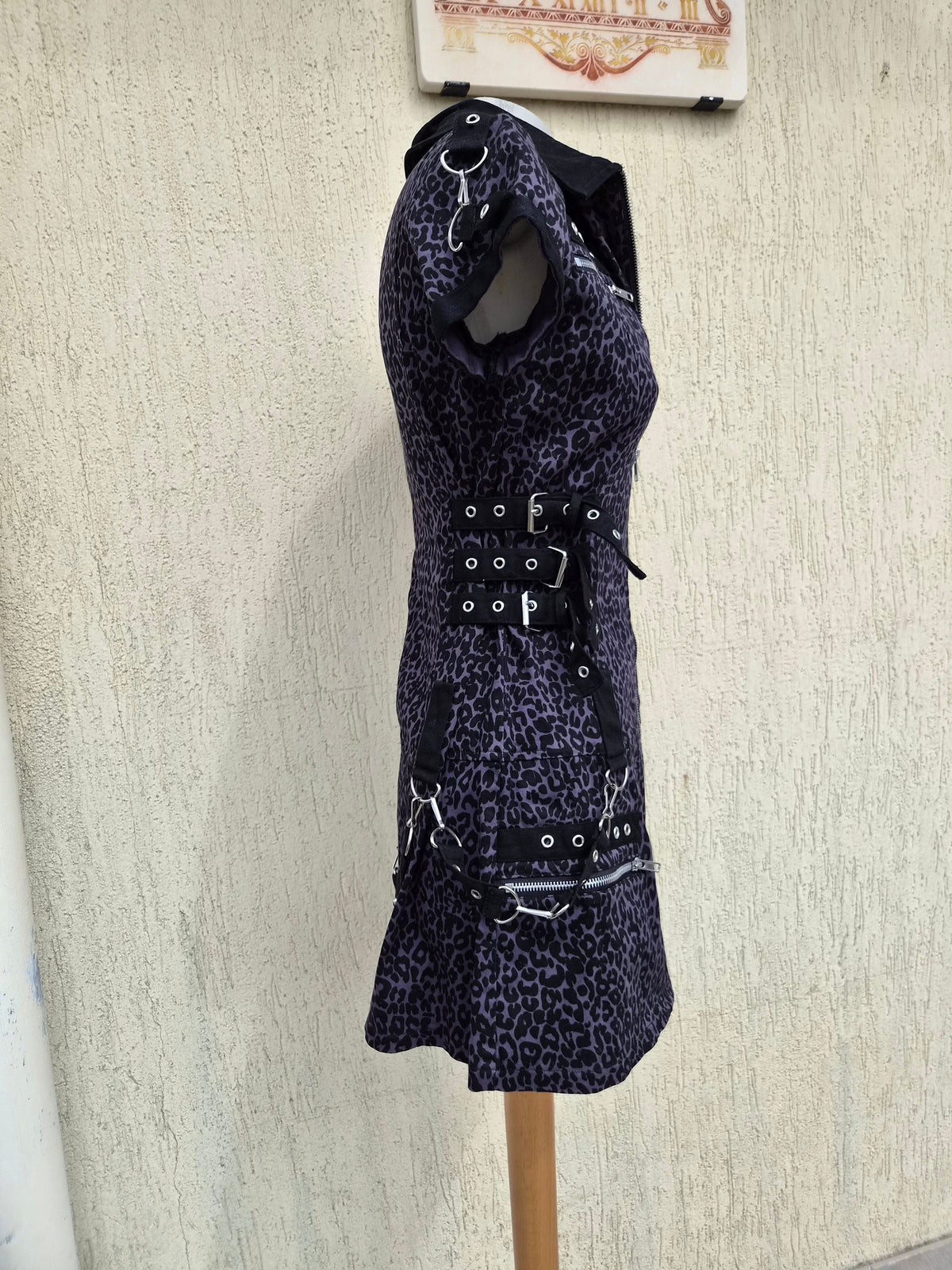 Robe léopard détails sangles