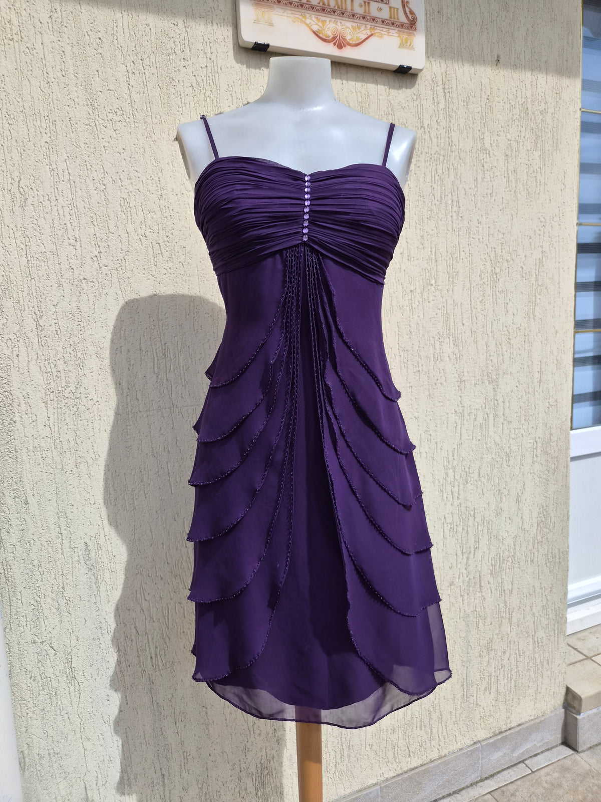 Robe violette à volants
