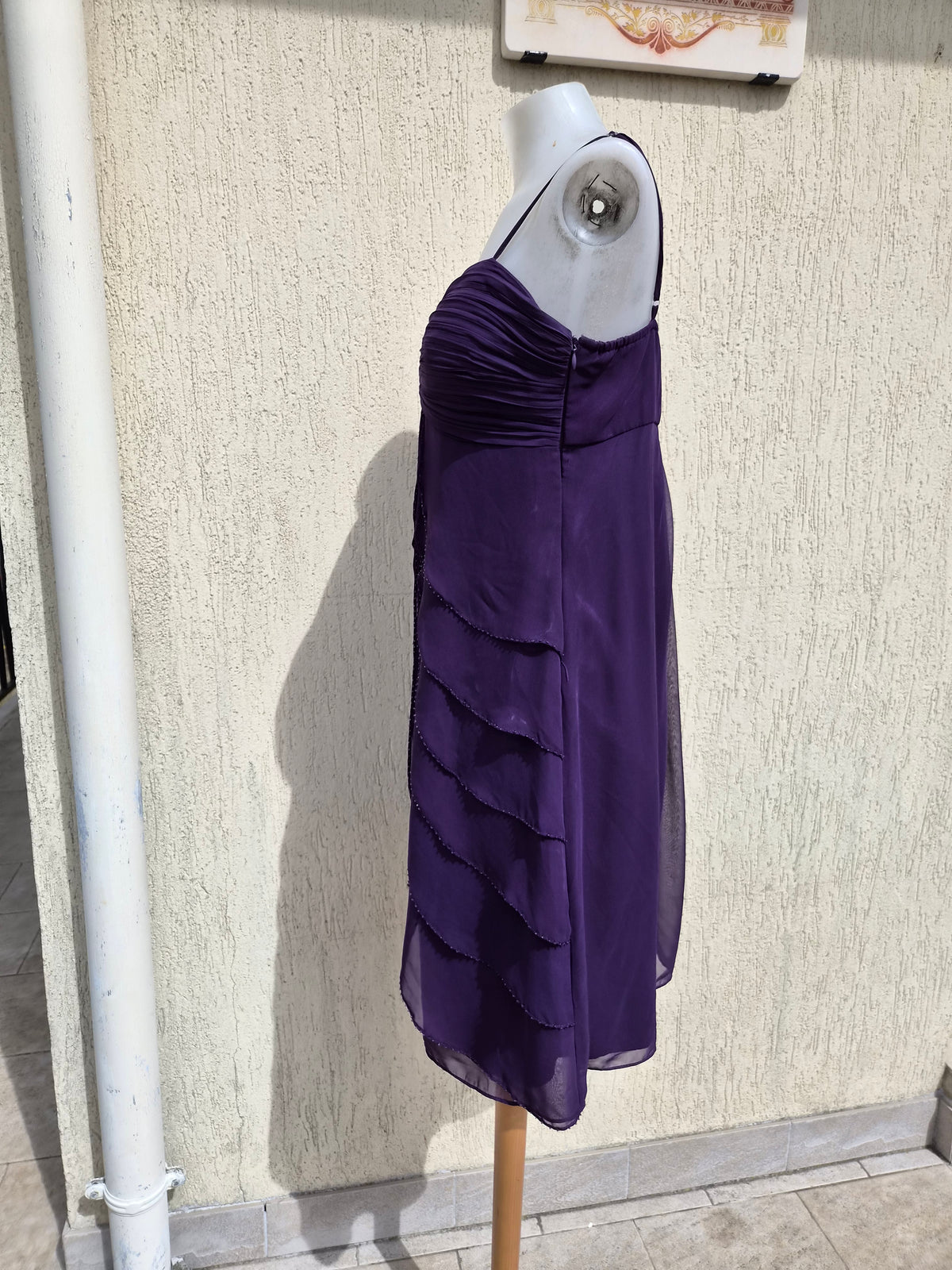 Robe violette à volants
