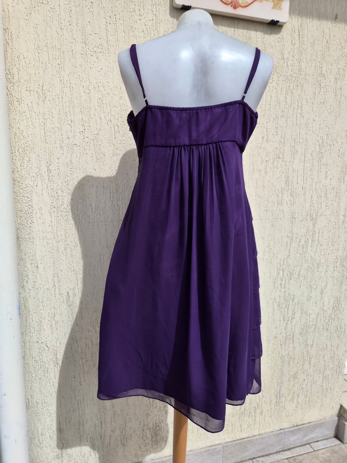 Robe violette à volants