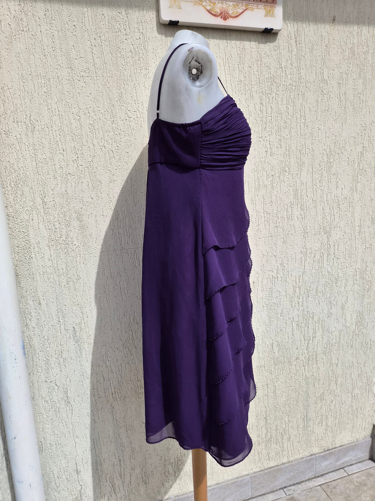 Robe violette à volants