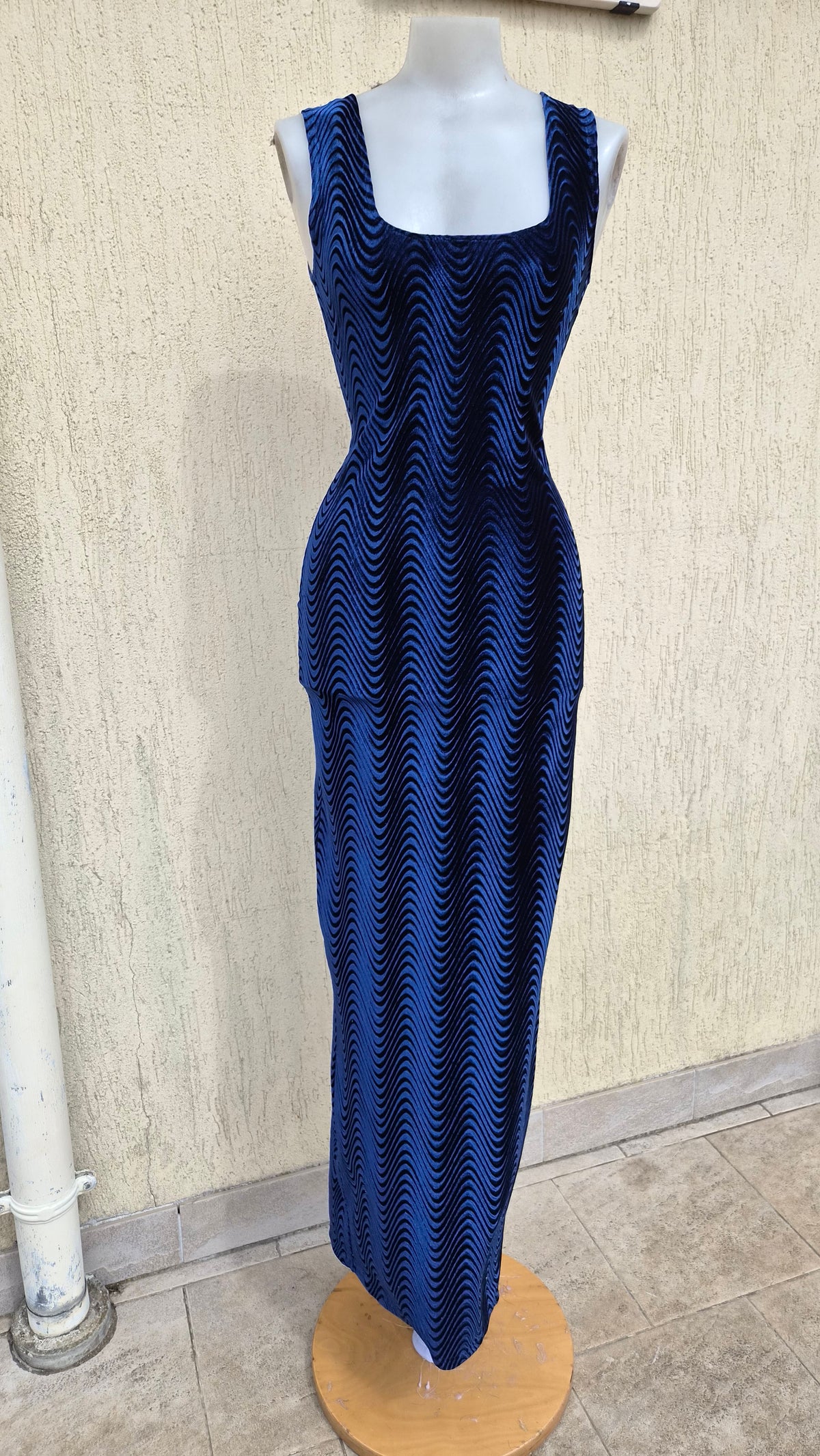 Robe bleue en velours