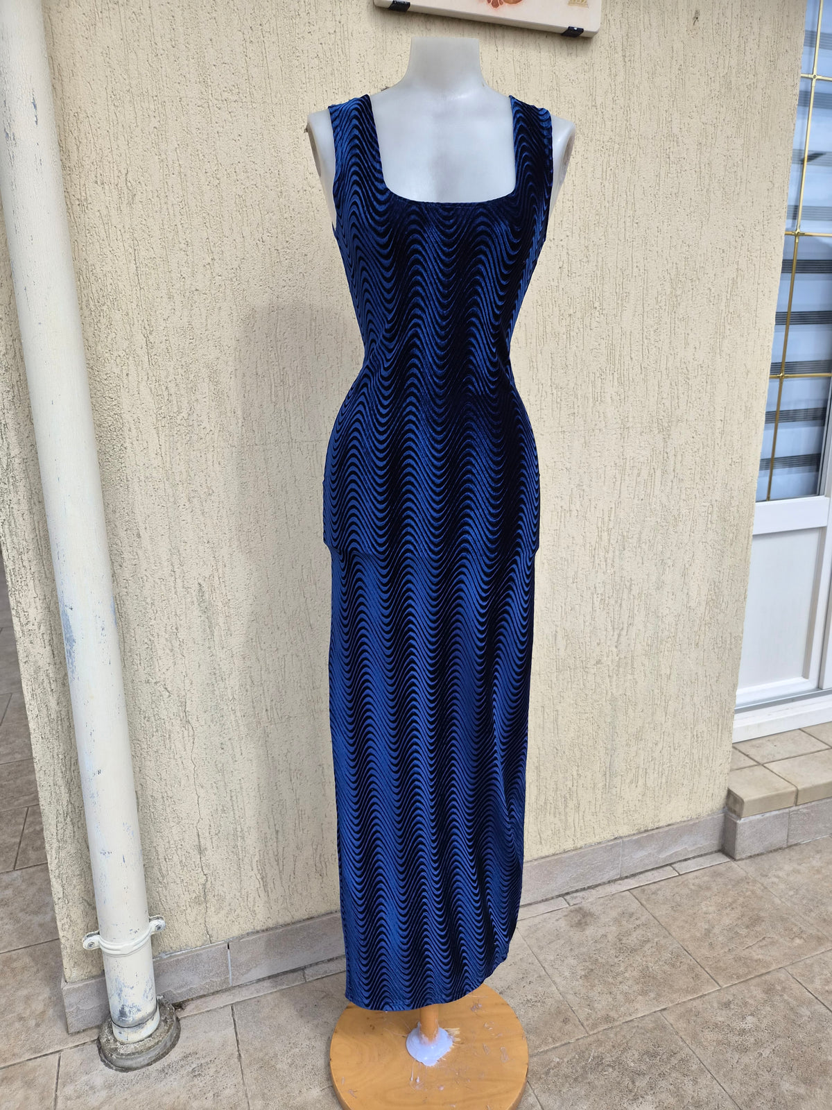 Robe bleue en velours