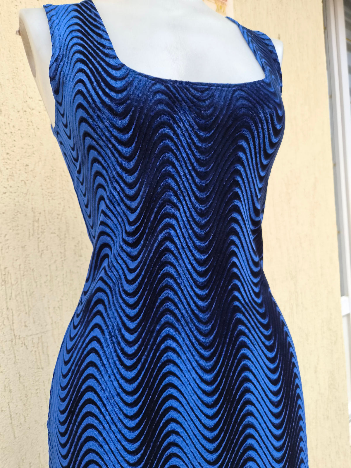Robe bleue en velours