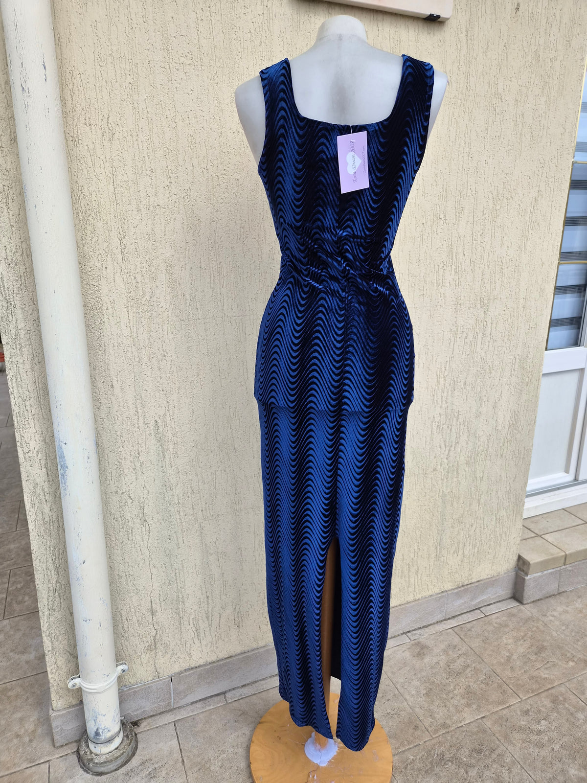Robe bleue en velours
