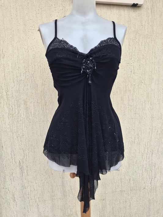 Haut noir en voile asymétrique brodé