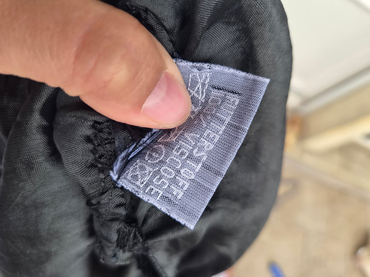 Haut noir en voile brodé