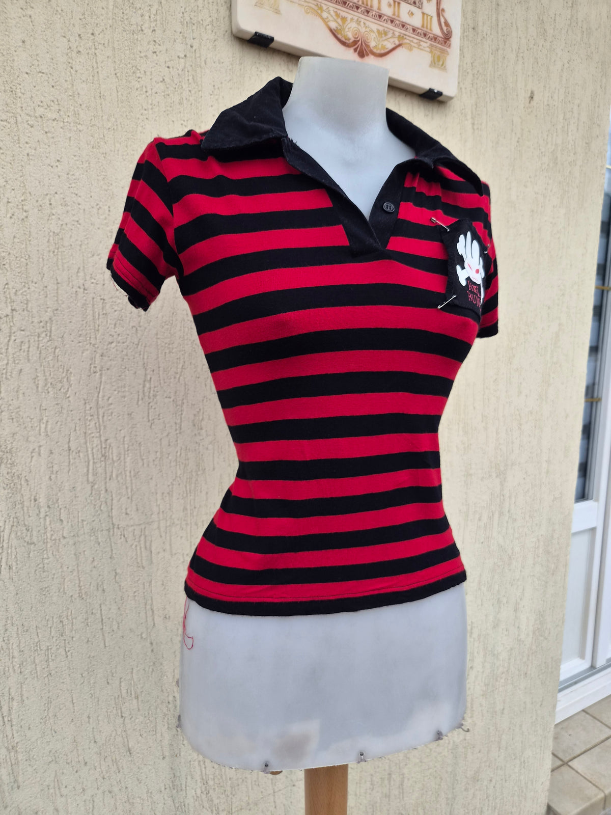 Haut rayé rouge et noir Hell Bunny
