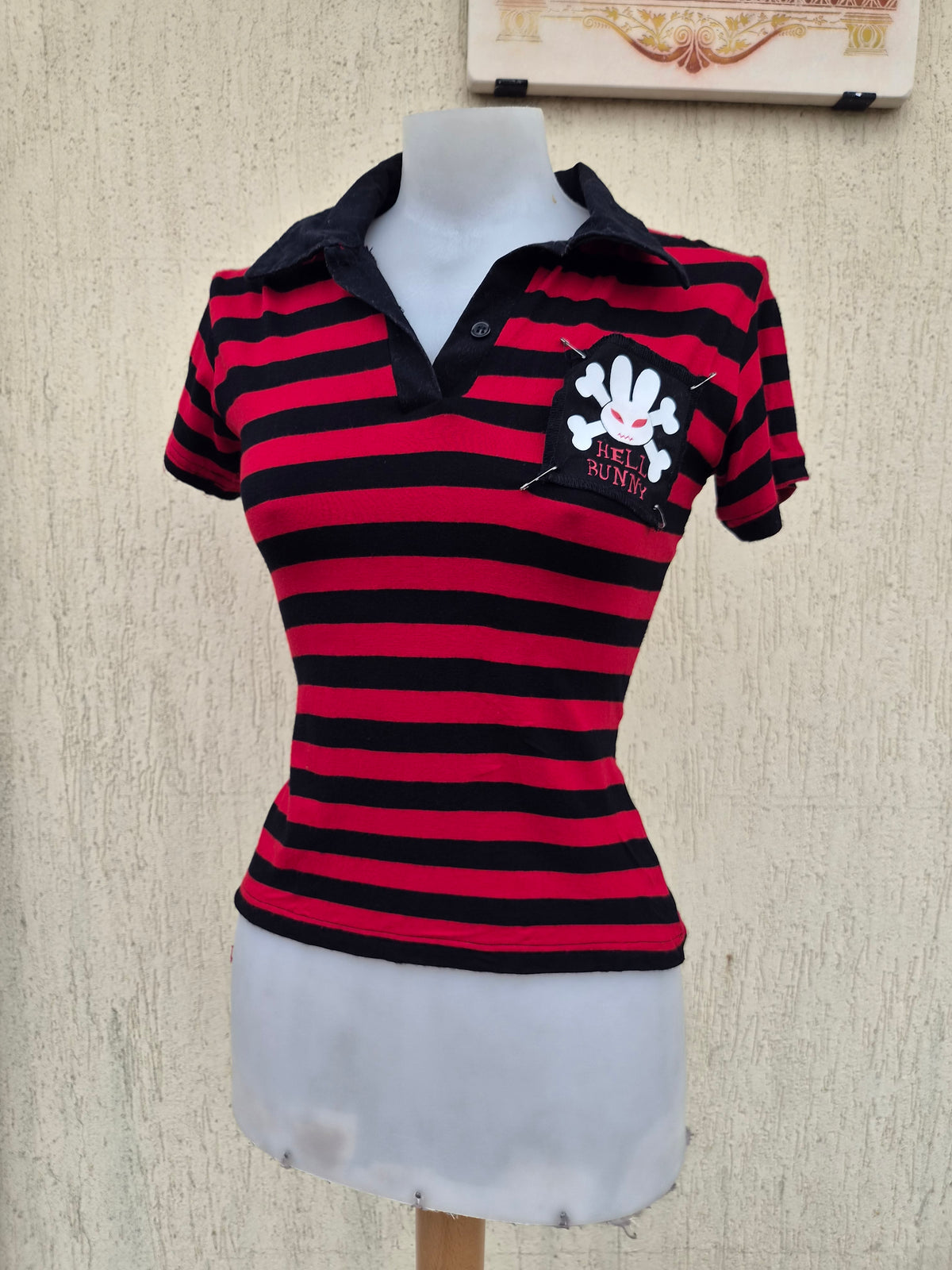 Haut rayé rouge et noir Hell Bunny