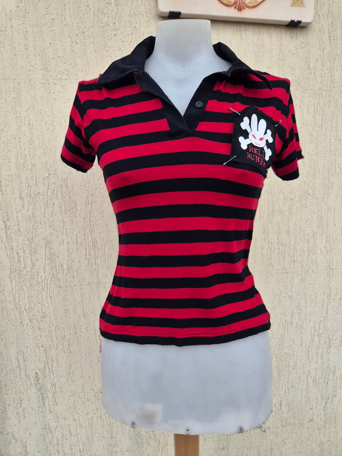 Haut rayé rouge et noir Hell Bunny