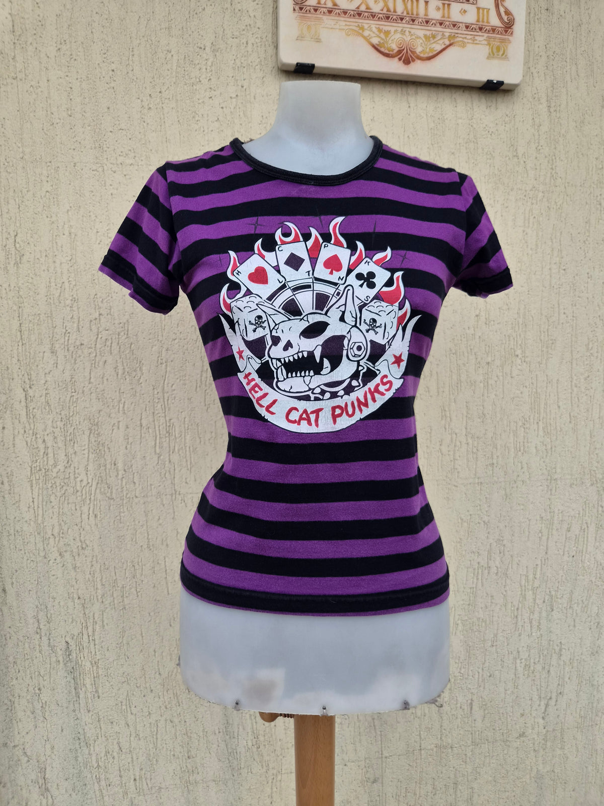 Haut rayé violet et noir Hell Cat