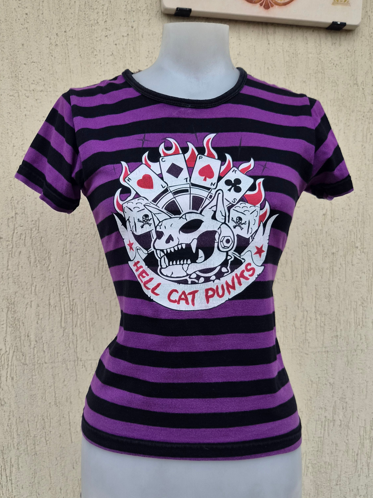 Haut rayé violet et noir Hell Cat