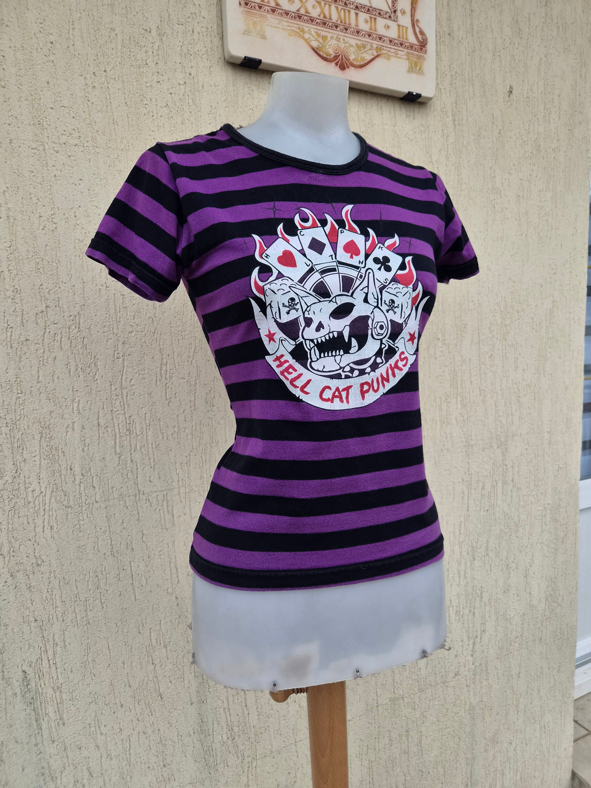 Haut rayé violet et noir Hell Cat