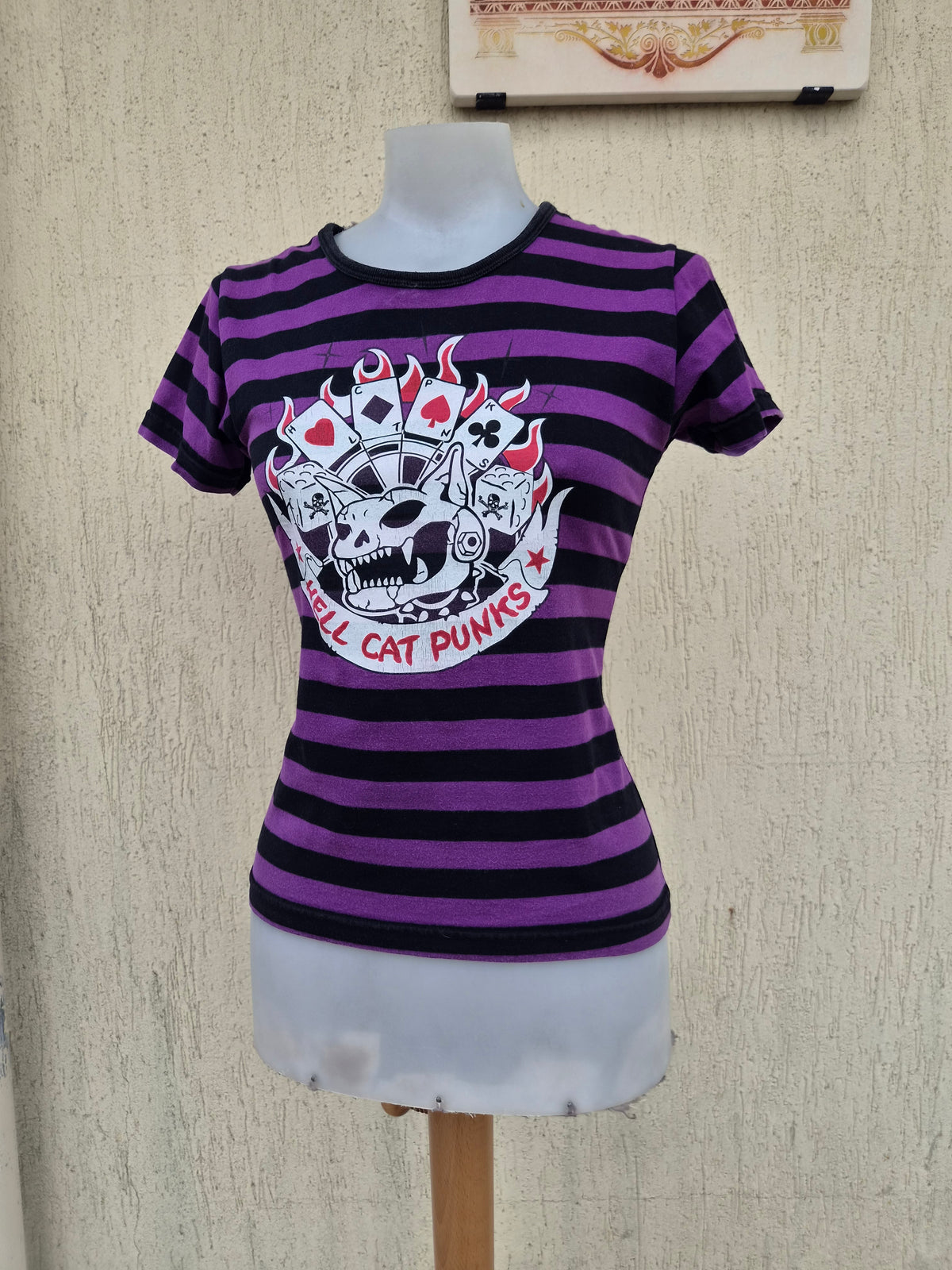 Haut rayé violet et noir Hell Cat