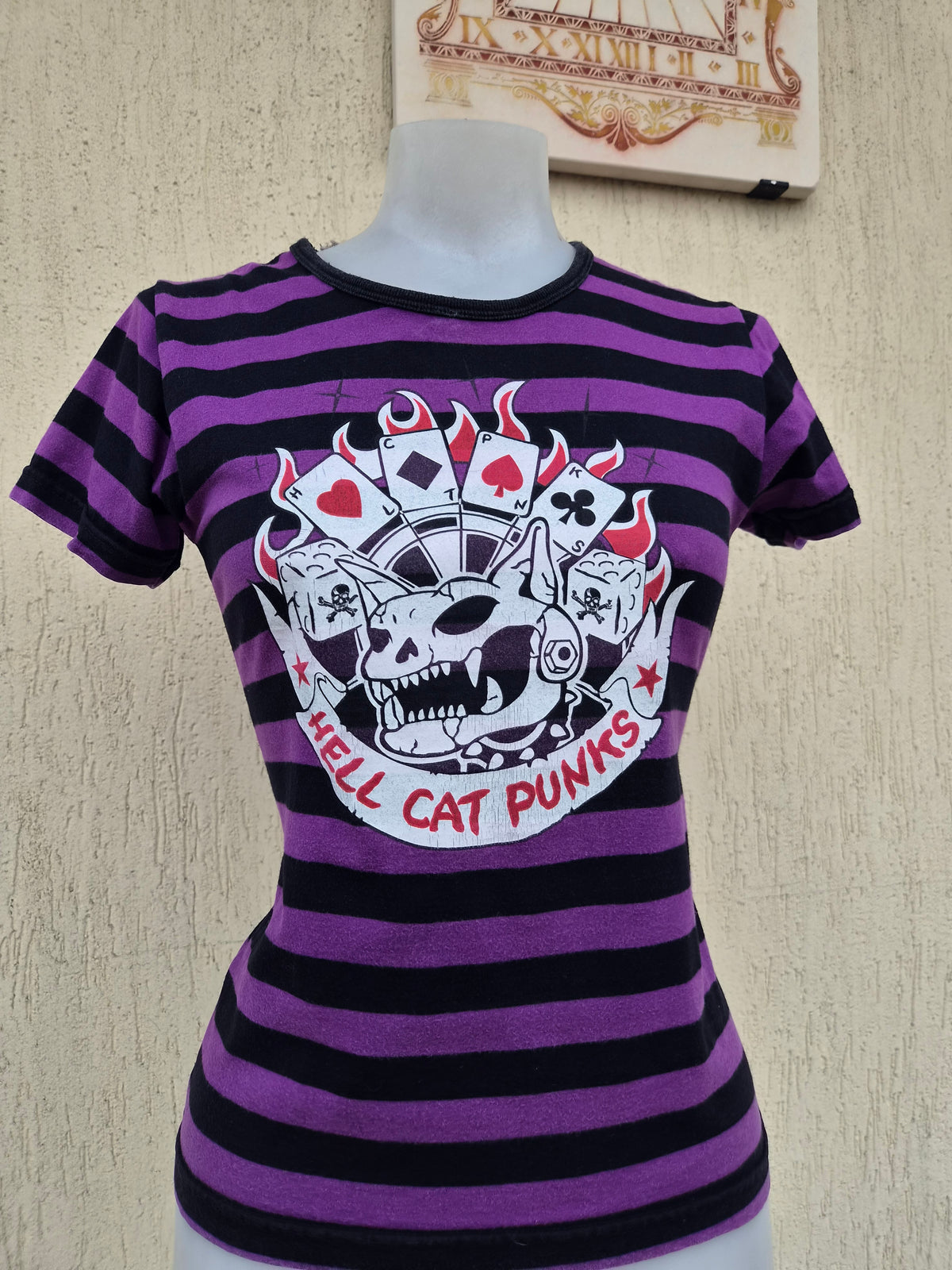 Haut rayé violet et noir Hell Cat