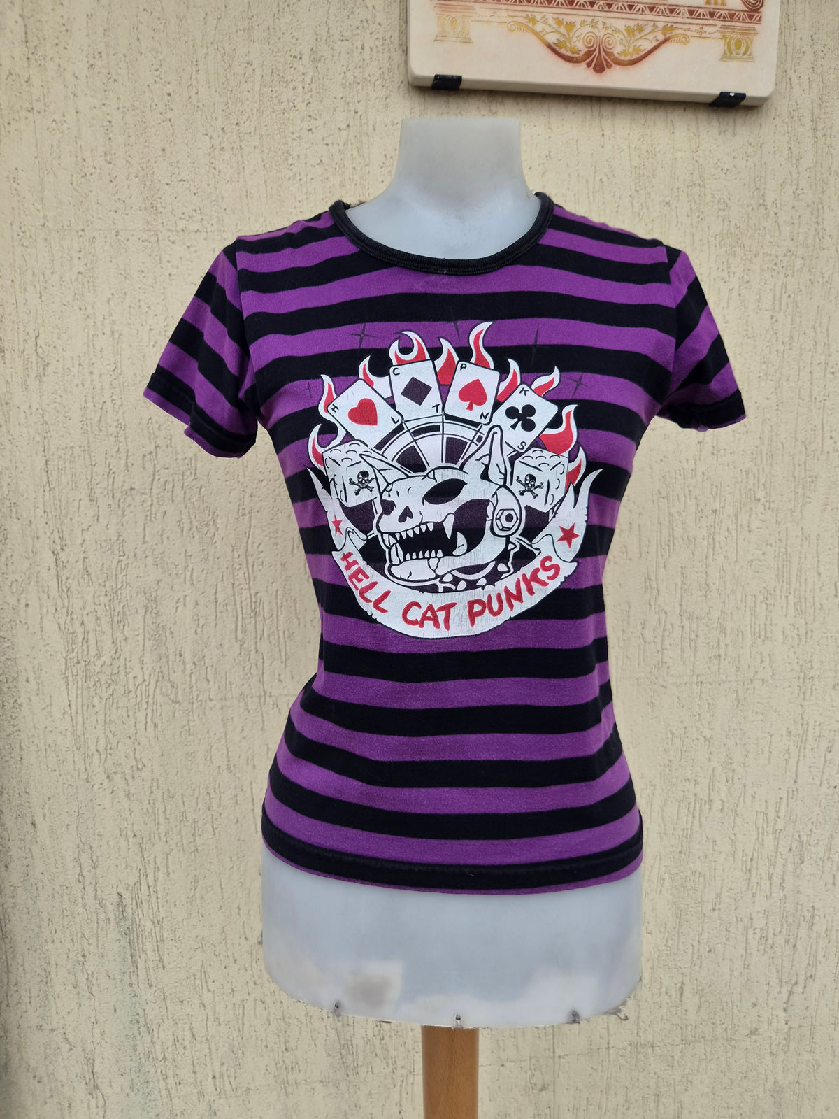 Haut rayé violet et noir Hell Cat
