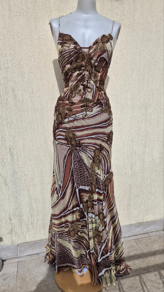 Robe en soie brodée tons beige et marron