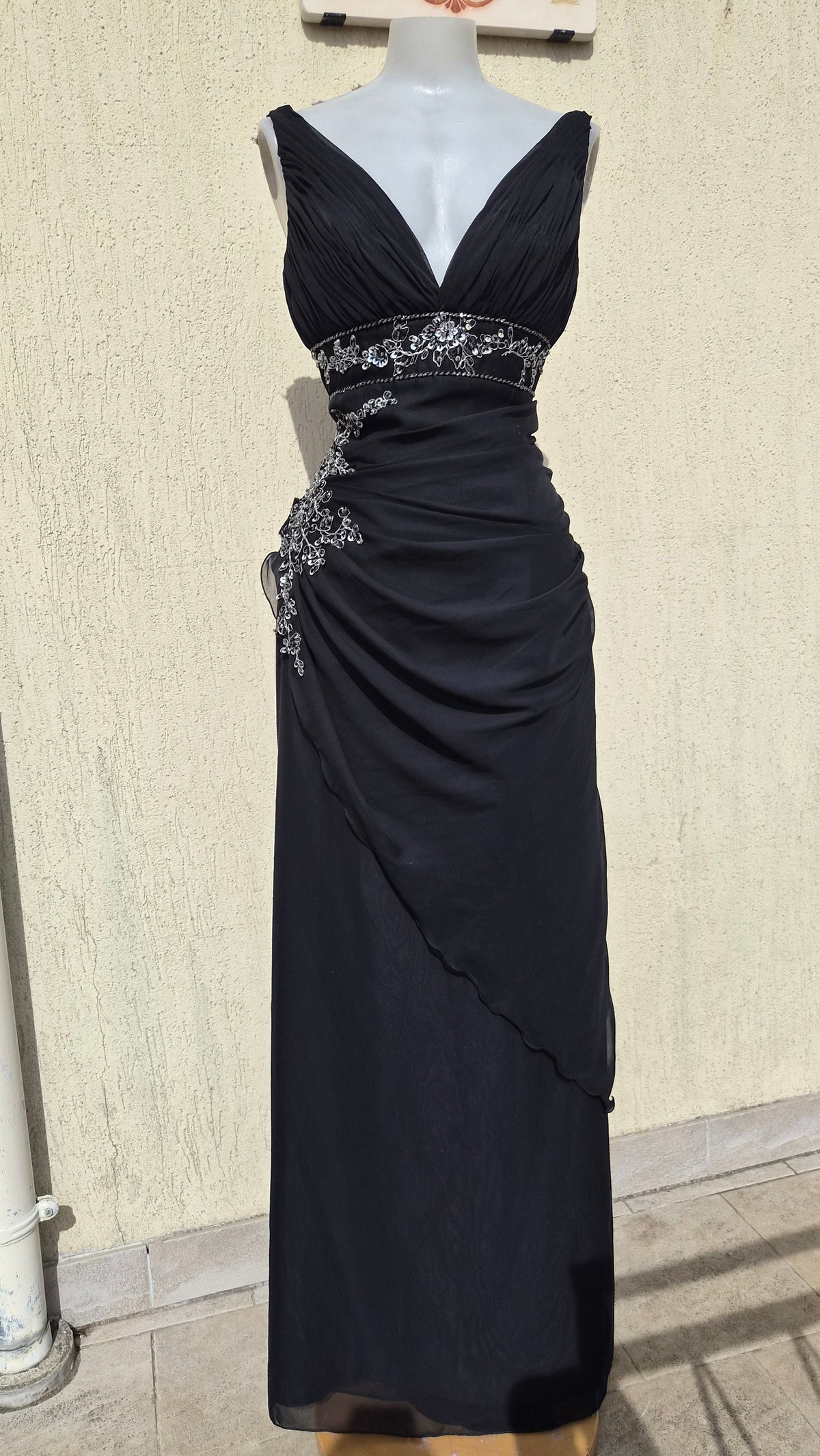 Robe noire détails brodés