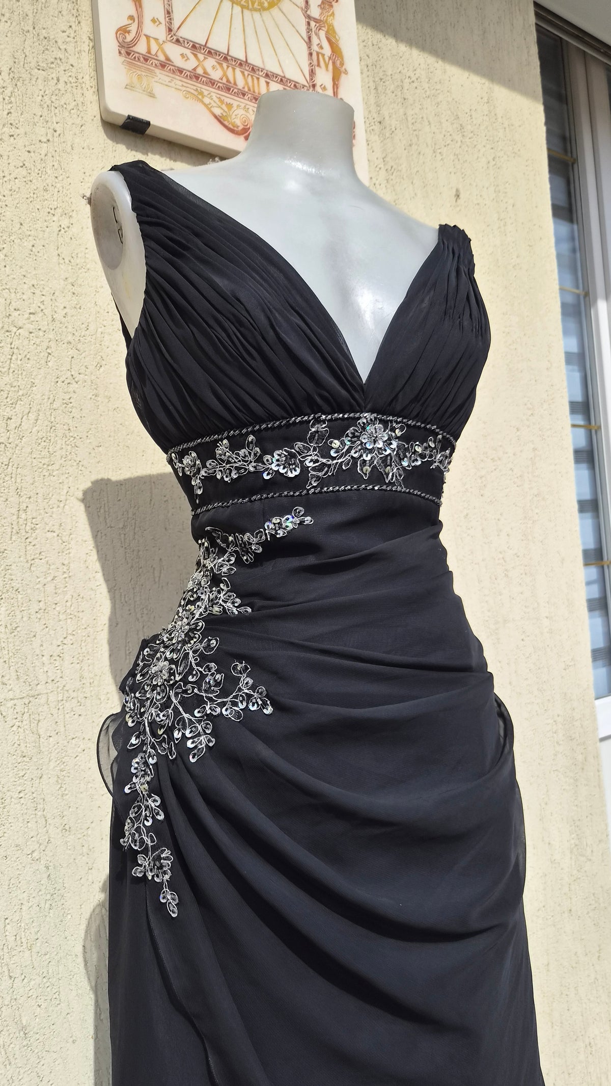 Robe noire détails brodés