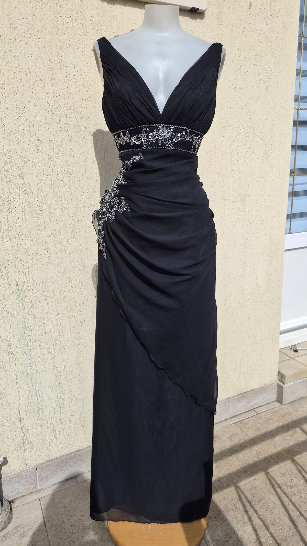Robe noire détails brodés