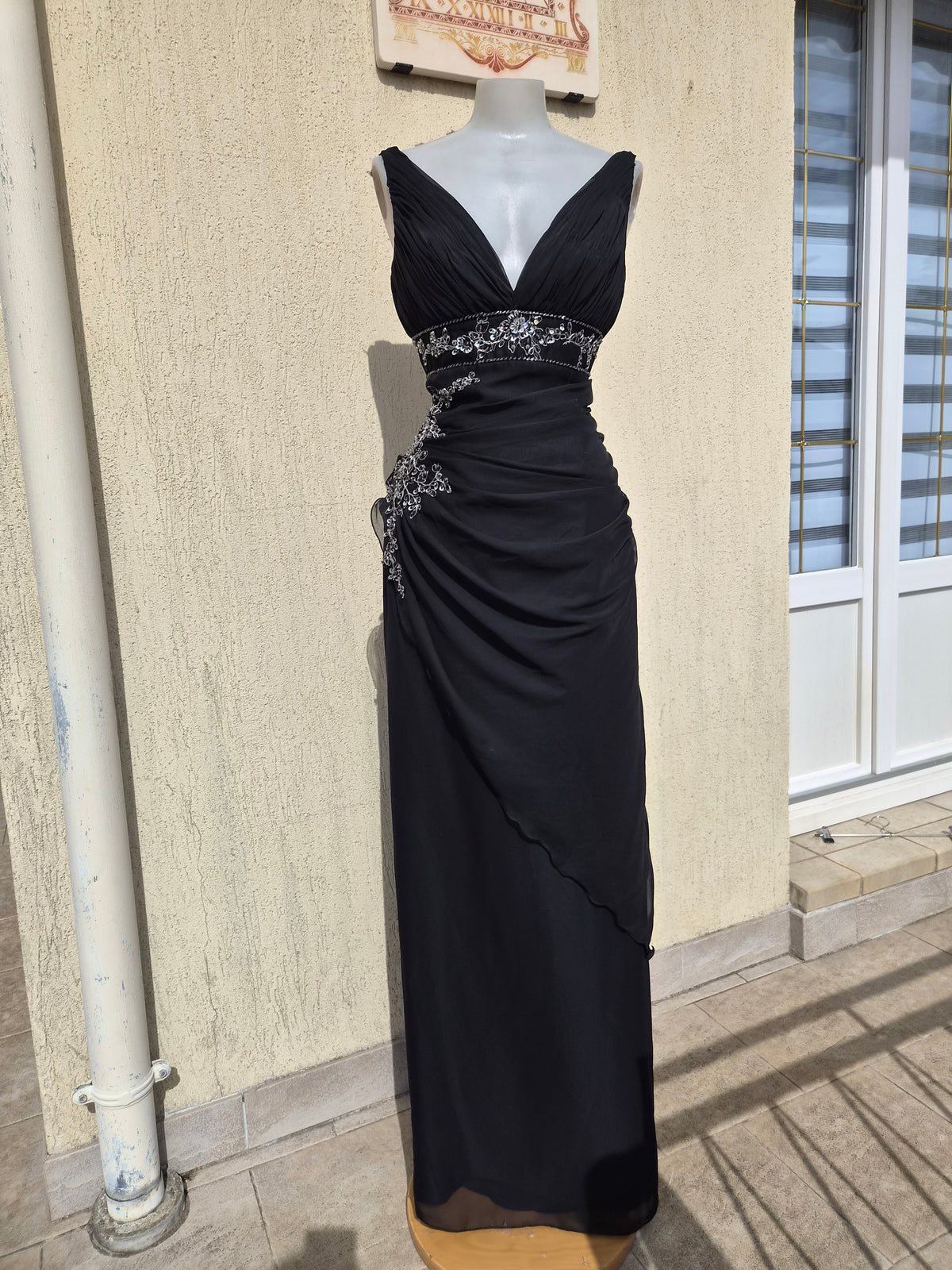 Robe noire détails brodés